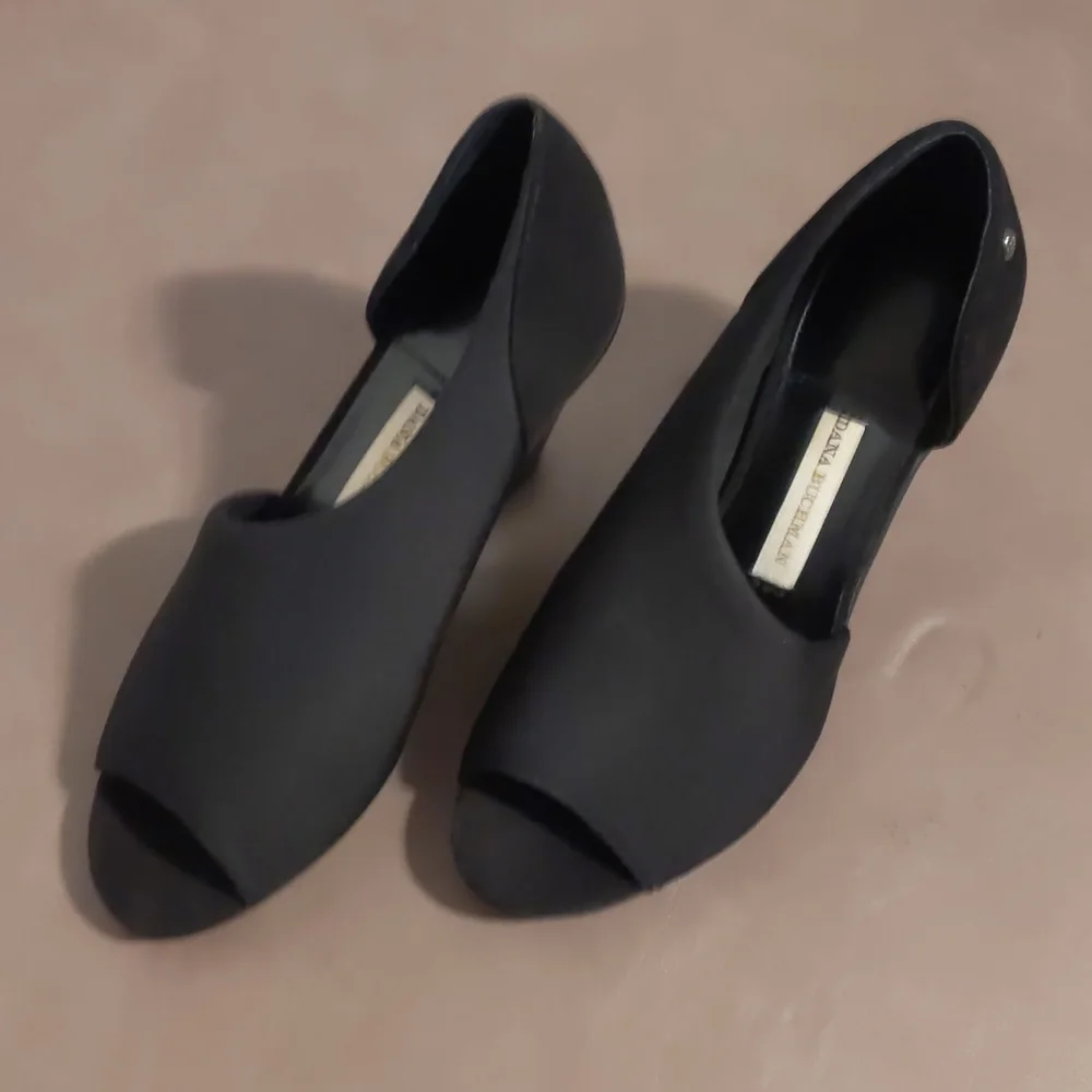 Dana Buchman Pira Black Wedge Heel 6 Med Open Toe Woman Shoes
